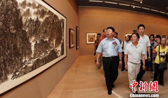 李小可百余国画力作在中国美术馆展出