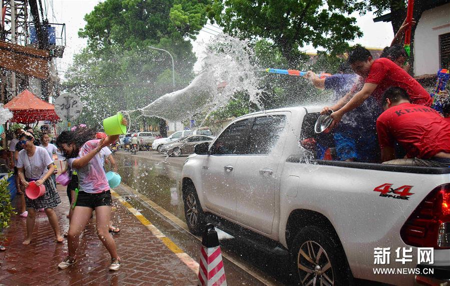 （国际）（1）老挝庆祝泼水节