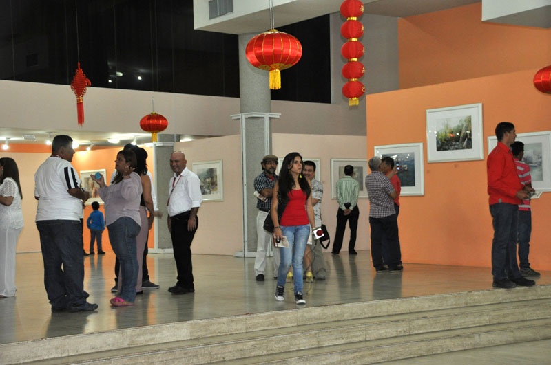 库马纳民众参观中国画展