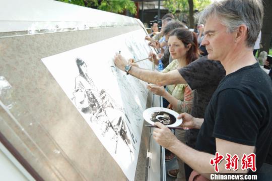 10位国际漫画大师“手绘”京城（图）