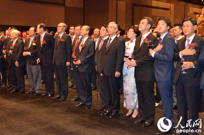 韩国国会副议长沈在哲、外交部第一次官林圣男、前总理李洪九等嘉宾出席了招待会。