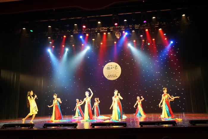 新国学网:中越青少年舞蹈交流展演在河内举办