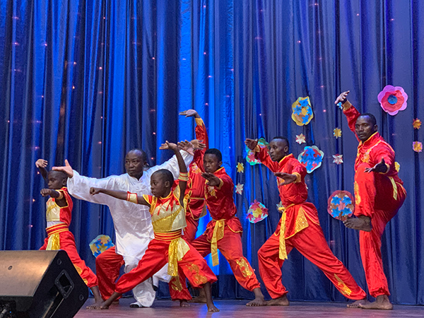 中华文化伴你成长 ——坦桑尼亚中国文化中心送艺到小学