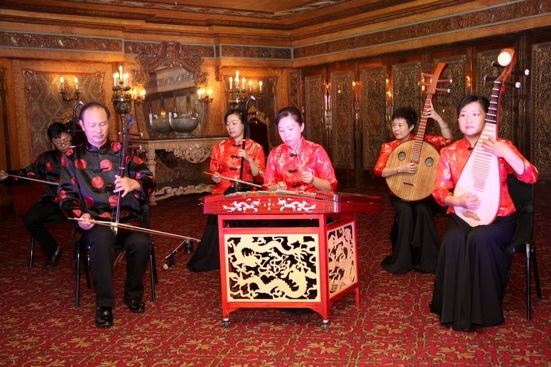 活动现场进行的中国民乐演奏（摄影 马小龙）