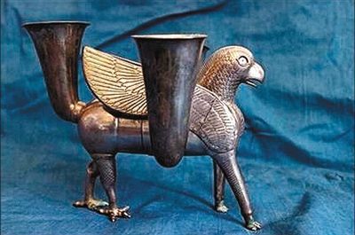 美国送还伊朗有2700年历史的波斯王朝银质酒杯，该文物估价100万美元。