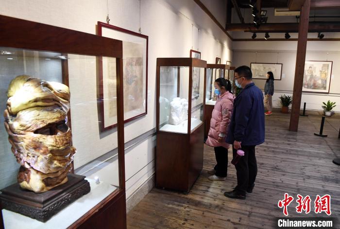 福建举办“守望相助万众一心——抗疫艺术作品展”